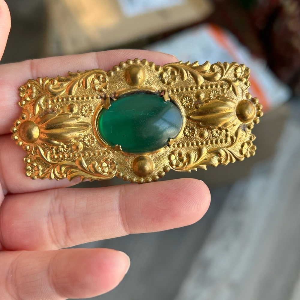 Egyptian gold ornate vintage 1940’s brooch - Picture 5 of 9